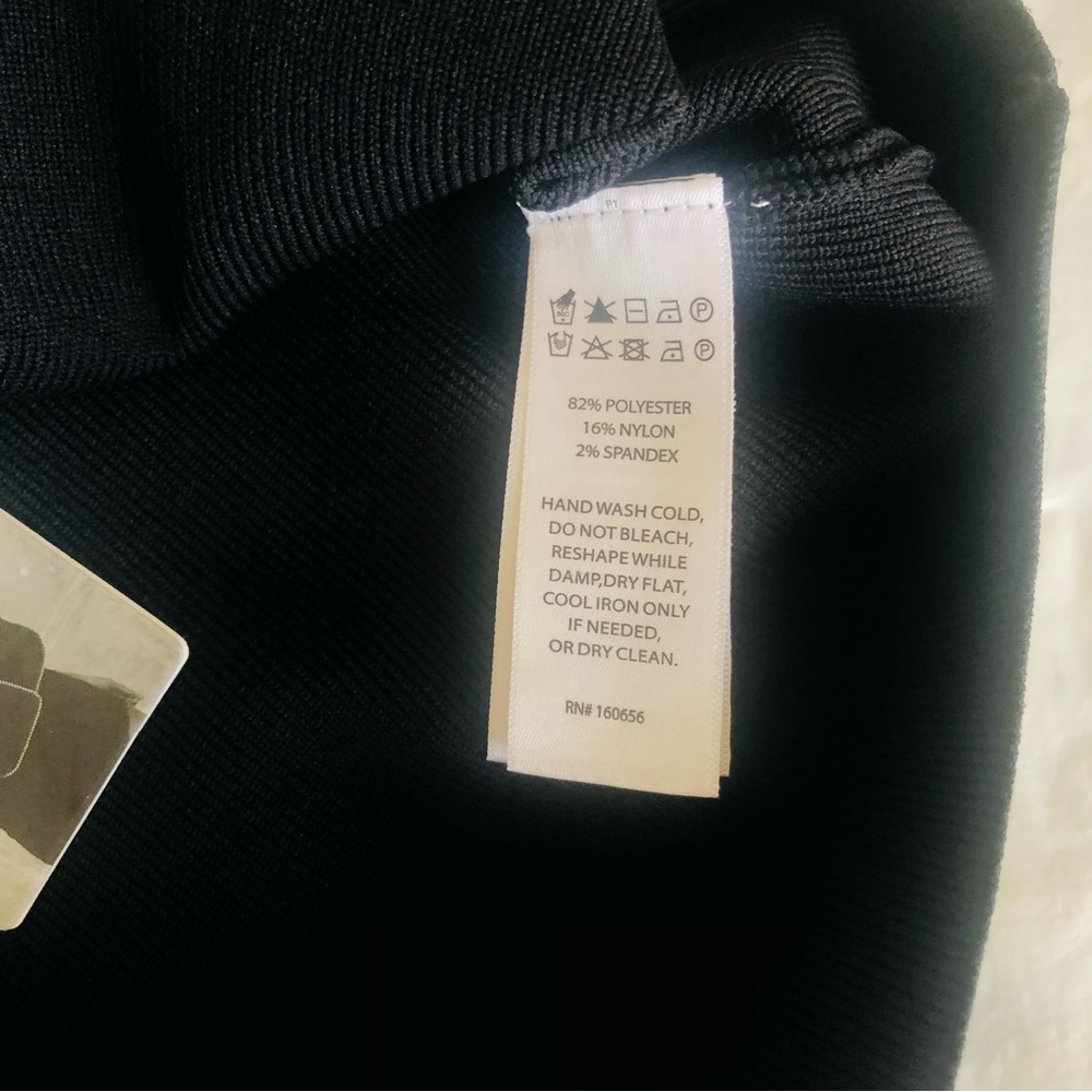 Sincerely Jules Black & White Crisscross Fitted Top - Picture 7 of 9